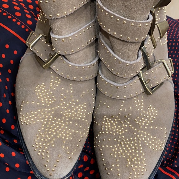 Chloé / Susanna Greige Studded Suede Booties - Picture 9 of 10